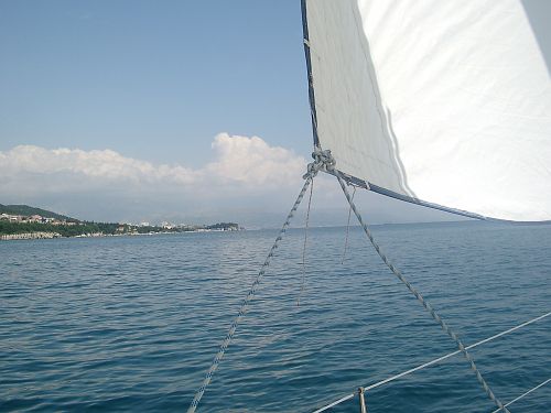 130_Im Hintergrund Split.JPG